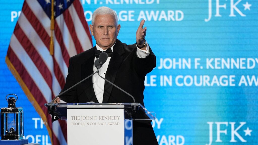 Fmr. Trump Vice President Mike Pence honored by JFK household with prestigious award | Invesloan.com