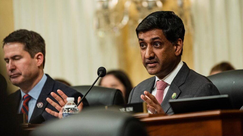 Democratic Party wants rebirth to reconnect with working class, says Khanna | Invesloan.com