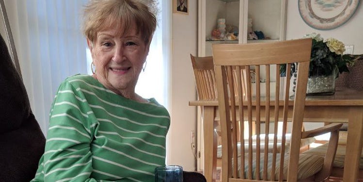 My 93-Year-Old Great Aunt Has an Anti-Aging Secret: Watching Football | Invesloan.com