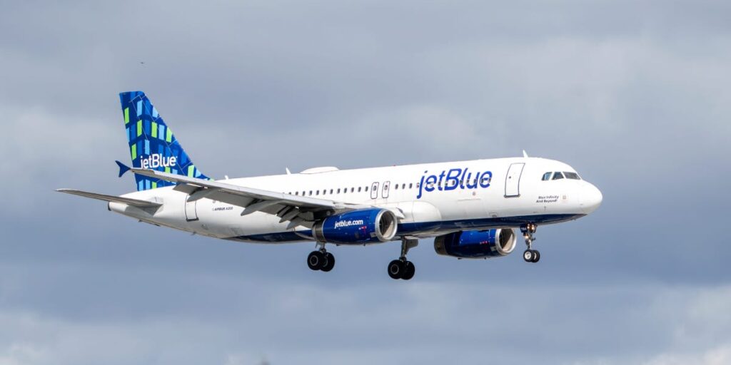 JetBlue Flight Diverted to Tampa After Sudden Drop in Altitude | Invesloan.com