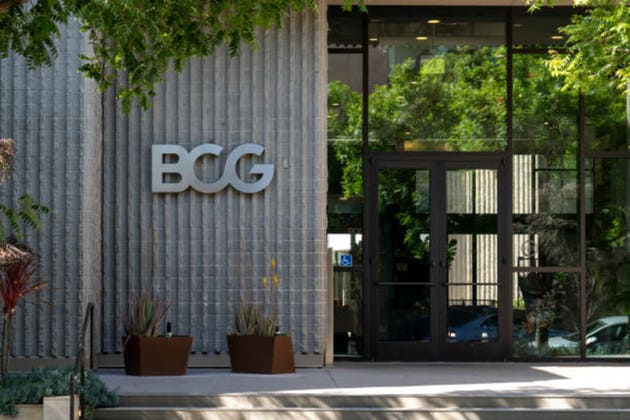 Ex-consultants are being enlisted to coach AI to do their outdated jobs (ACN:NYSE) | Invesloan.com