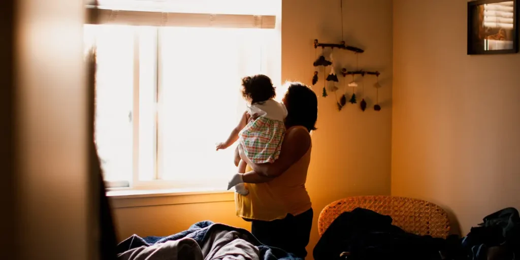 After My Dad Died, My Mom Moved in With Me — It Changed Everything | Invesloan.com