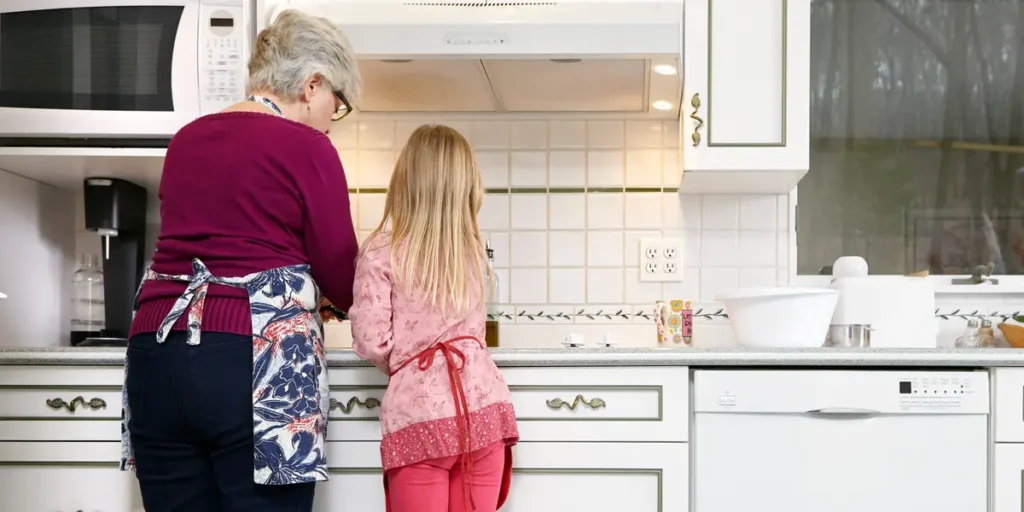 I Couldn’t Afford Childcare, so I Moved in With My Parents | Invesloan.com