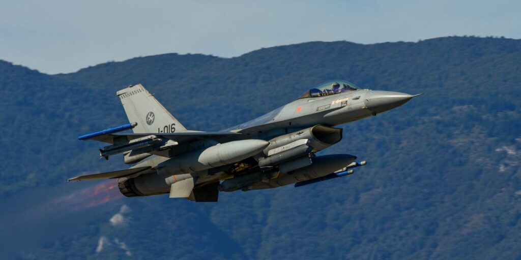 Western Military Just Picked up a Batch of F-16 Fighter Jets for $1.15 | Invesloan.com