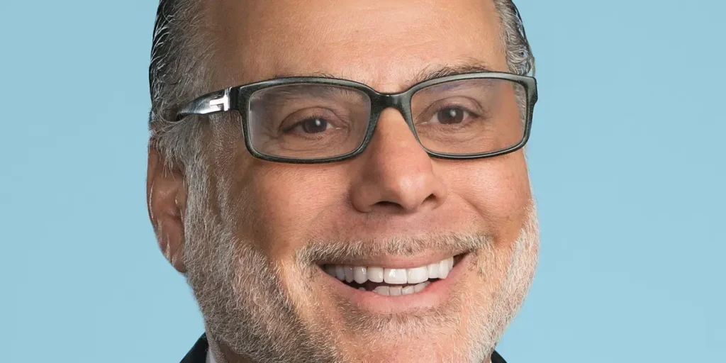 Jeff Bezos’ Dad Hired a CEO — and Other Billionaires Are Following | Invesloan.com