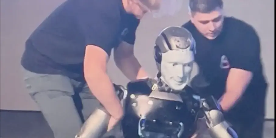 Russia’s AIDOL Humanoid Robot Face-Plants During Its Public Debut | Invesloan.com