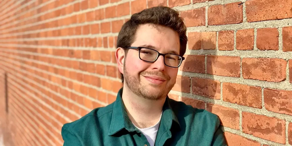 How One Writer Secured His Dream Job Working on a Critical Role Book | Invesloan.com