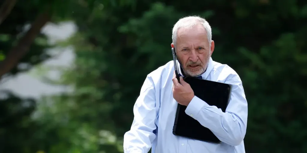 Larry Summers Stepping Away From Public Life After New Epstein Emails | Invesloan.com