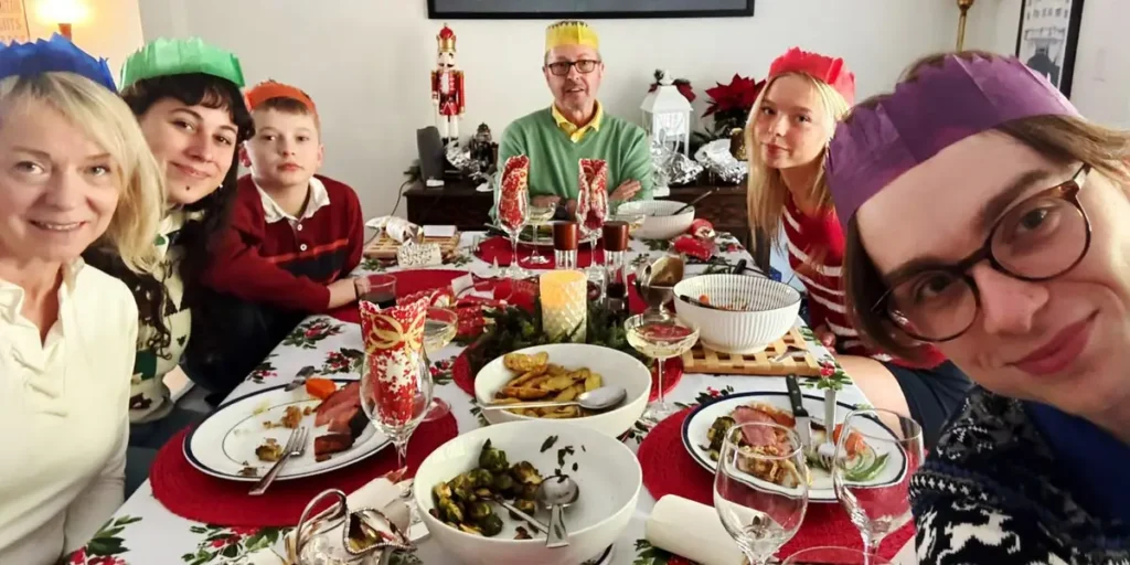 I’d Never Go Back to Hosting Just Family for the Holidays | Invesloan.com