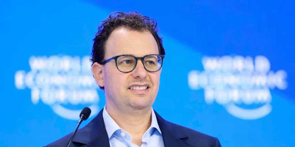 Leadership Experts Weigh in on Anthropic CEO’s Slack Essay Debates | Invesloan.com