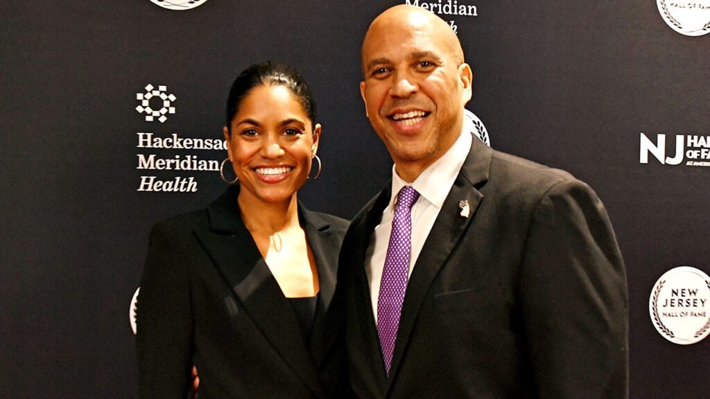 Sen. Cory Booker marries fiancé Alexis Lewis in personal Washington ceremony | Invesloan.com