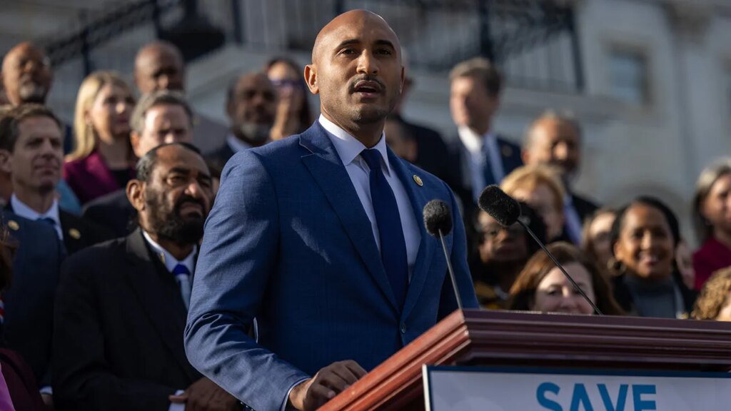 ‘Don’t want porch puppies’: Democrats say base is rightfully upset over shutdown deal | Invesloan.com