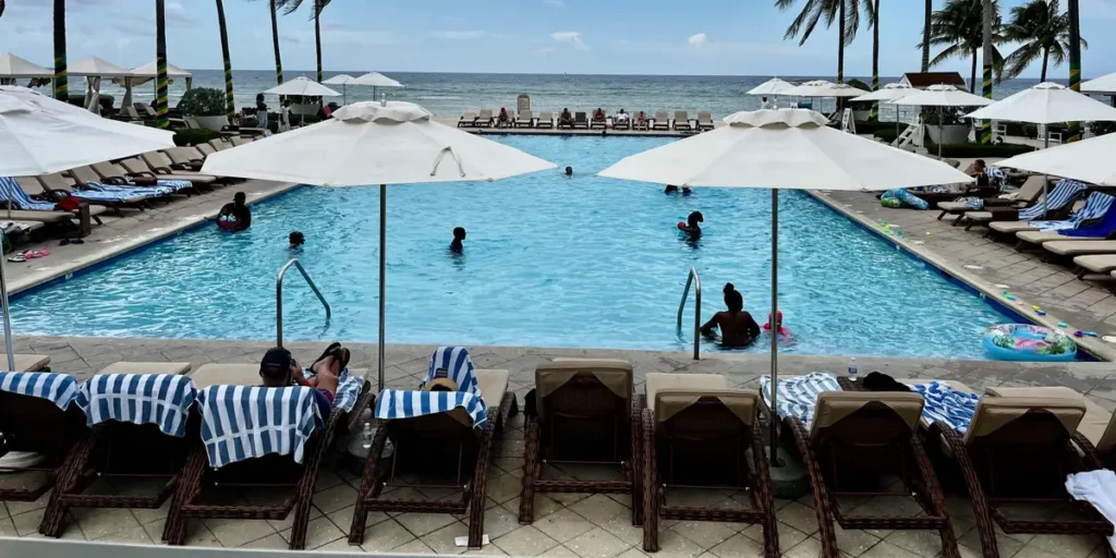 Family Stayed at an All-Inclusive Resort for the First Time; Loved It | Invesloan.com