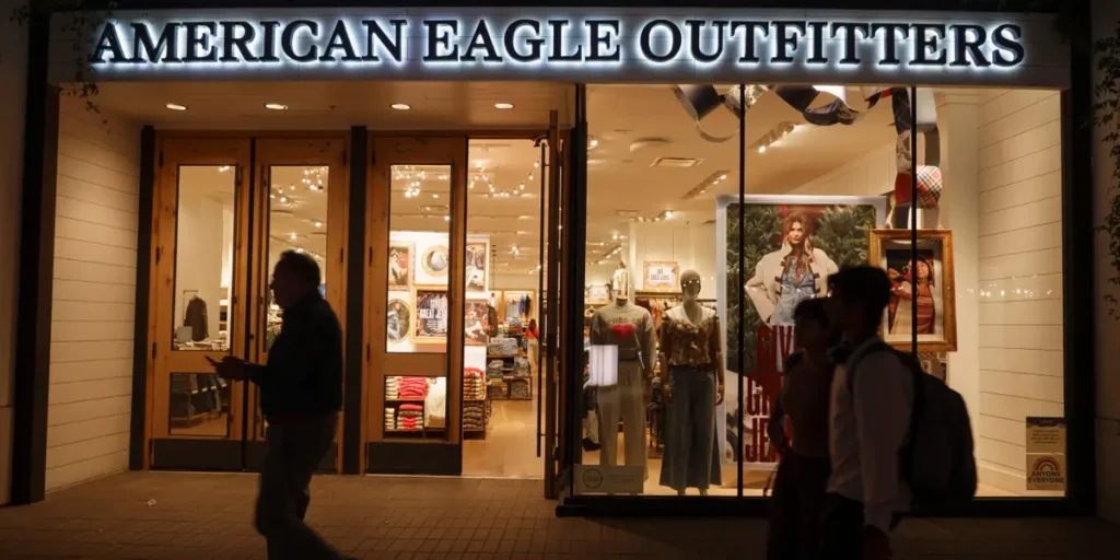 American Eagle Sydney Sweeney Collab and Anti-AI Pledge Fuels Growth | Invesloan.com