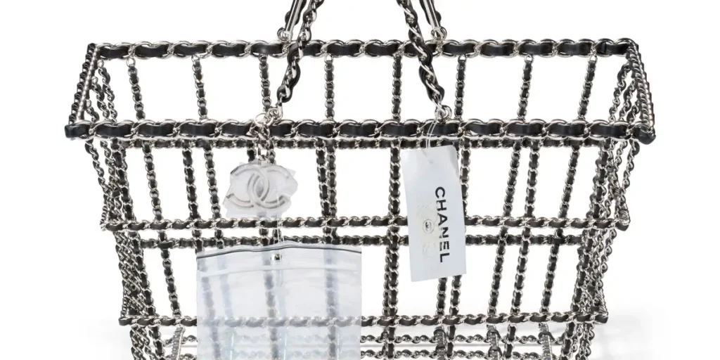 This Vintage ‘Shopping Basket’ Chanel Bag Just Set a Record at Auction | Invesloan.com