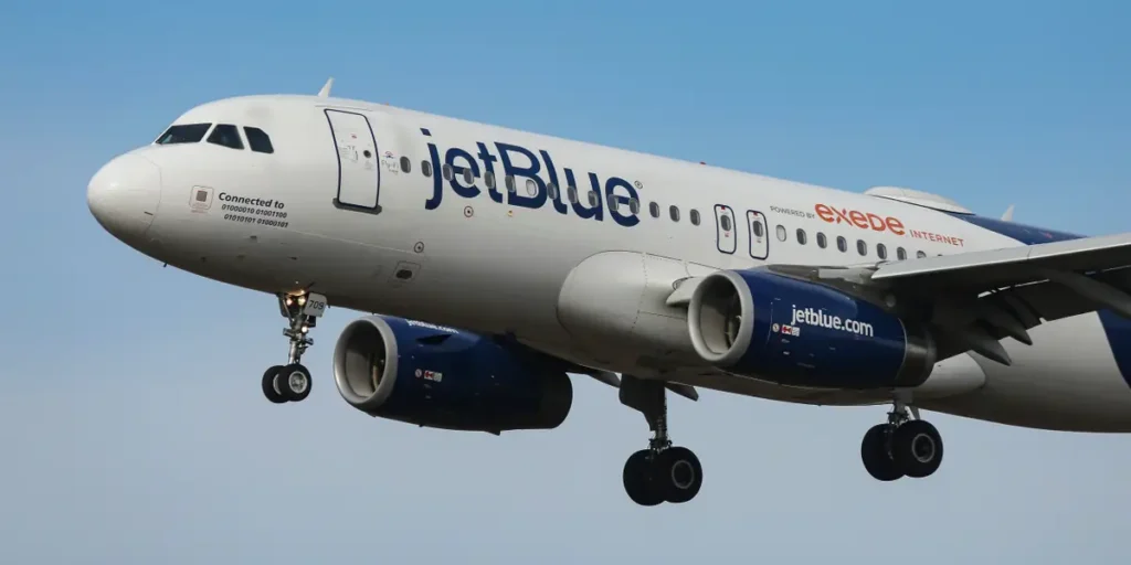 JetBlue Plane Nearly Hit Air Force Plane Without Its Transponder on | Invesloan.com