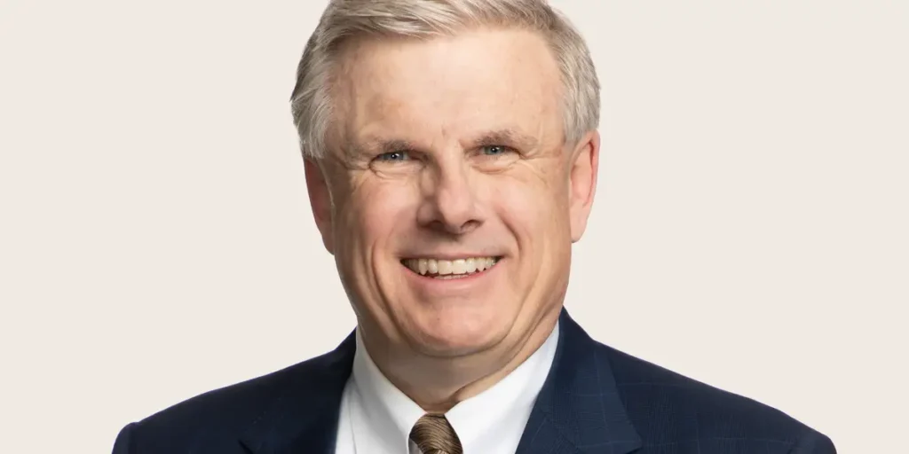 CEO Calls All 600 Employees — and Shifts Management Strategy | Invesloan.com