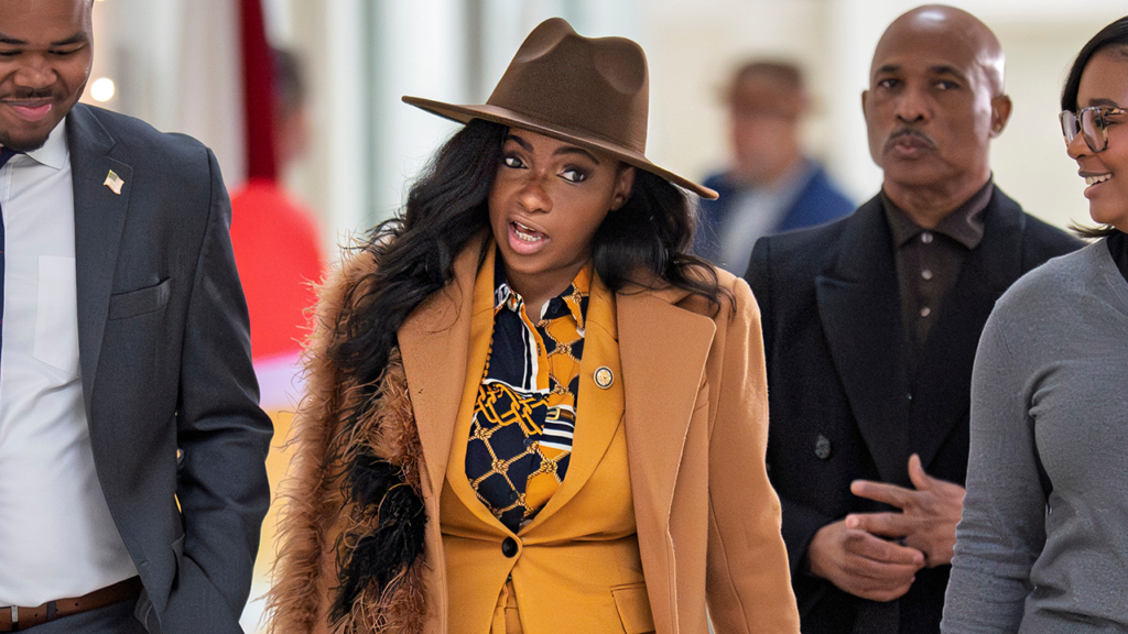 Progressive Democrats enter Senate primaries, exposing occasion rifts | Invesloan.com