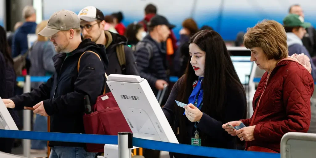 Winter Storm Prompts Airlines to Drop Rebooking Fees for Travelers | Invesloan.com
