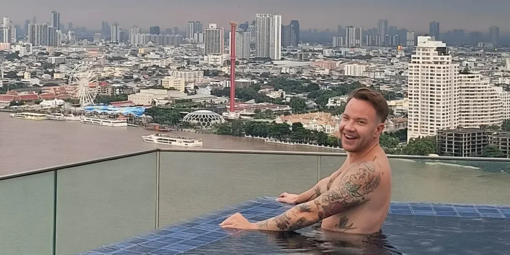 He Moved to Thailand to Recover From Burnout; It Came With Challenges | Invesloan.com