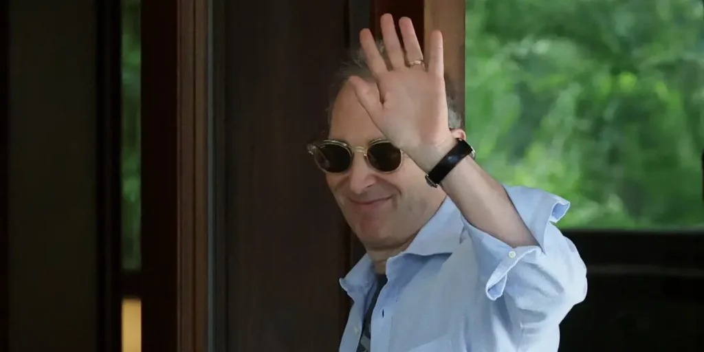 Amazon Layoffs: Leaked Memos Explain Job Cuts Amid Startup Shift | Invesloan.com