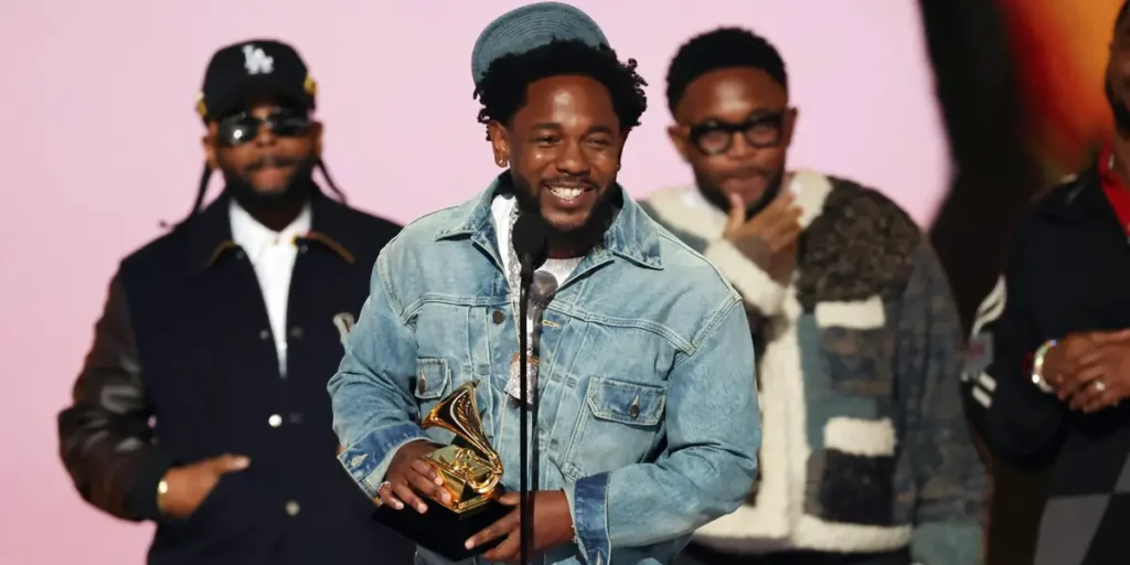 Grammys Fashion: Most Iconic Red-Carpet Looks Through History | Invesloan.com