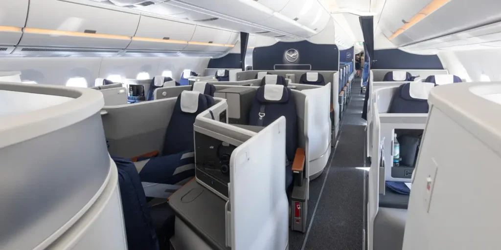 Lufthansa Is Finally Selling Its Complex 787 Business Class Seats | Invesloan.com