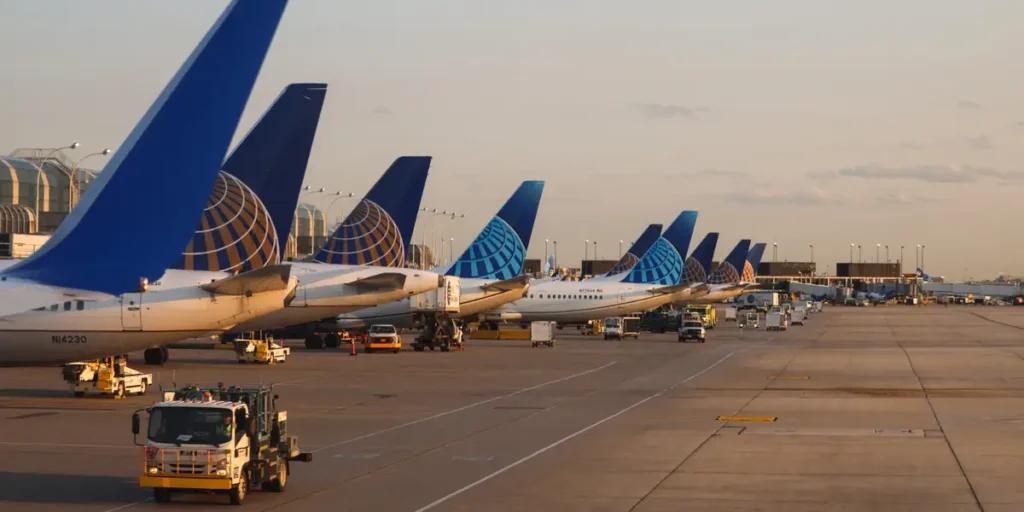 United Airlines CFO Takes Aim at American in Chicago Airport Fight | Invesloan.com