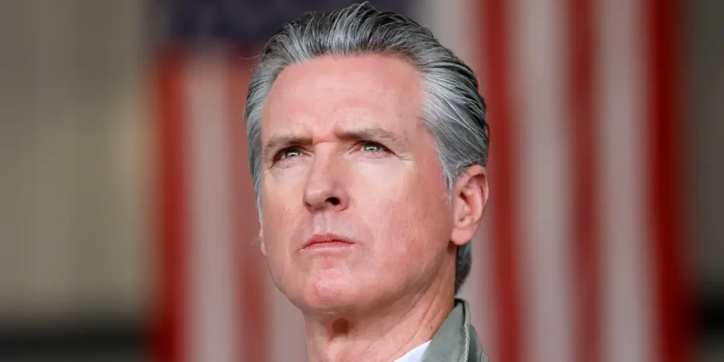 Democrats Demand Trump Issue $1,700 Tariff Refunds to Americans | Invesloan.com