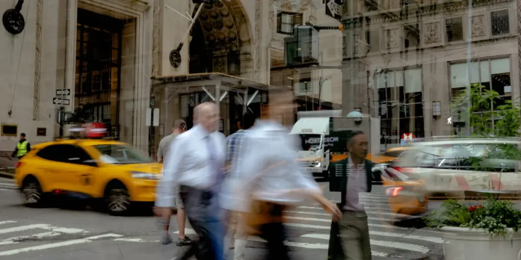 Investment Bank Settles Case That Put 100-Hour Workweeks on Trial | Invesloan.com