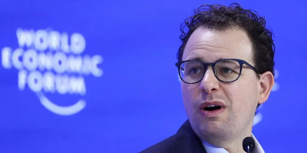 Anthropic’s Claude AI Expands Into More Workplace Software | Invesloan.com