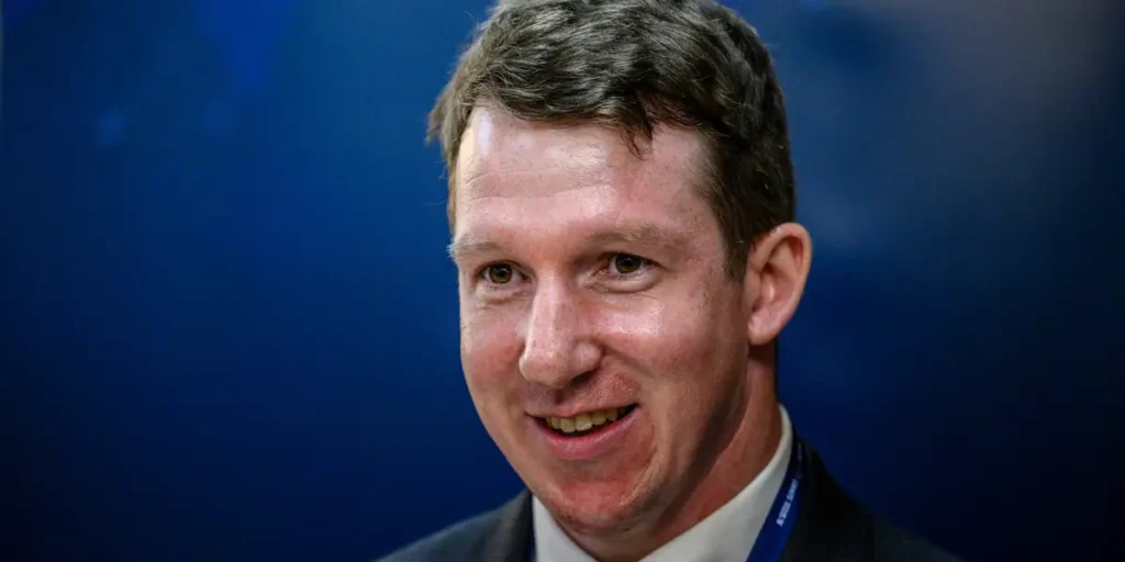 At Anthropic, AI Shifts Hiring Toward Senior Talent | Invesloan.com