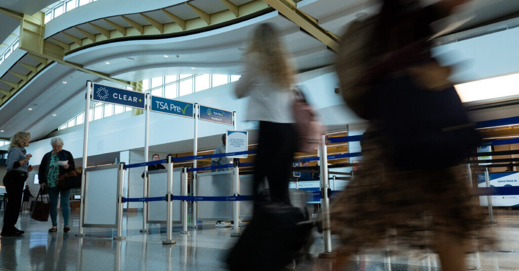 ICE Agents to Be Sent to U.S. Airports on Monday, Trump Says | Invesloan.com