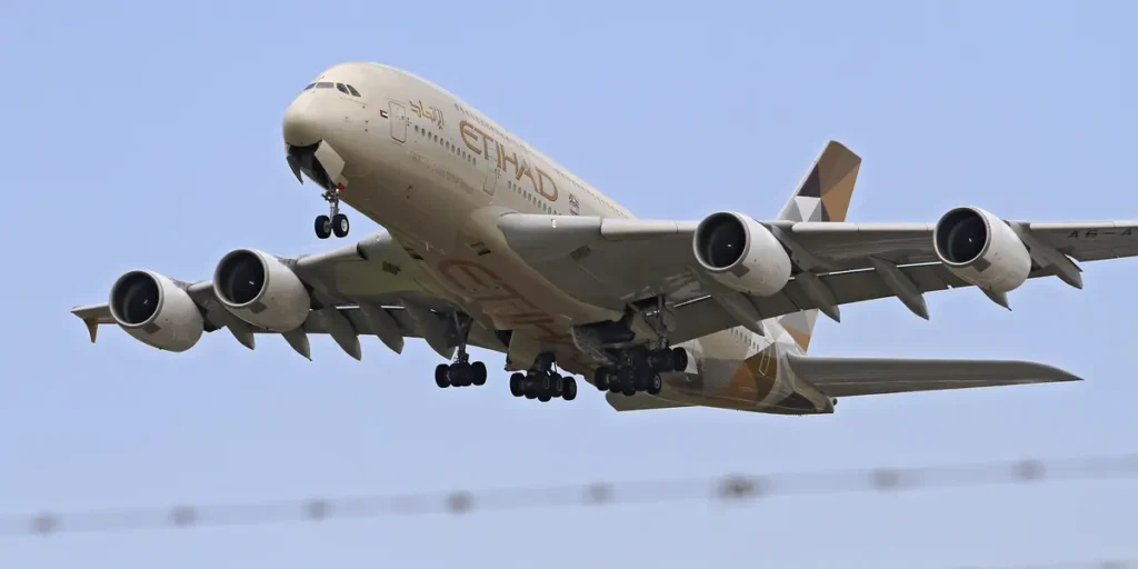 Some Middle East Flights Resume however Confusion Reigns From Iran Strikes | Invesloan.com
