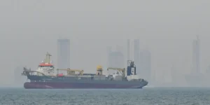 Prolonged Mideast Crisis Could Shut Oil Output Itself | Invesloan.com