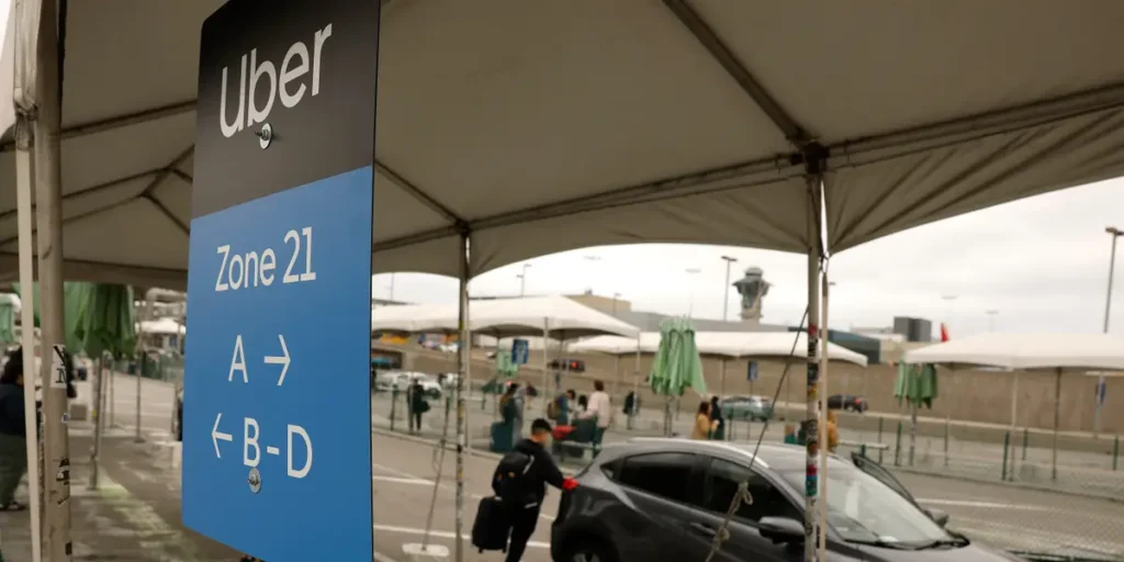 How Much Uber, Lyft, DoorDash, Other Gig Workers Made Per Hour in 2025 | Invesloan.com