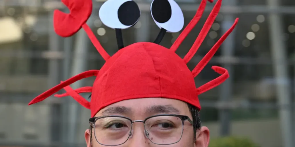 Stock Trading, Blind Dates, Cyber Pets: China’s OpenClaw Craze | Invesloan.com