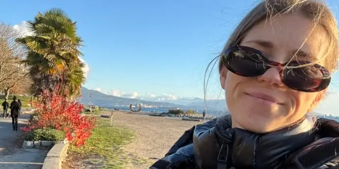 Left Corporate Job to Travel Full-Time As House-Sitter and Pet-Sitter | Invesloan.com