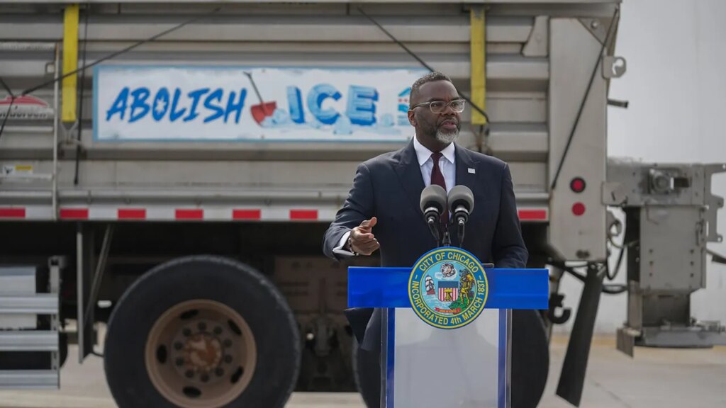 Chicago mayor unveils ‘Abolish ICE’ snowplow after migrant homicide | Invesloan.com