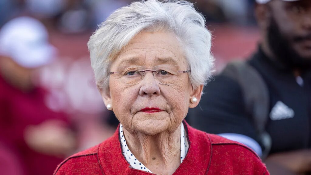 Alabama Gov Kay Ivey hospitalized after present process minor lung fluid process | Invesloan.com