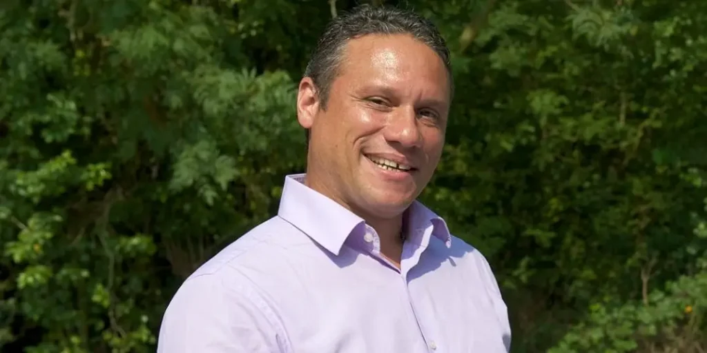 From Smuggling Cocaine in Coconuts to Redemption: One Man’s Struggle | Invesloan.com