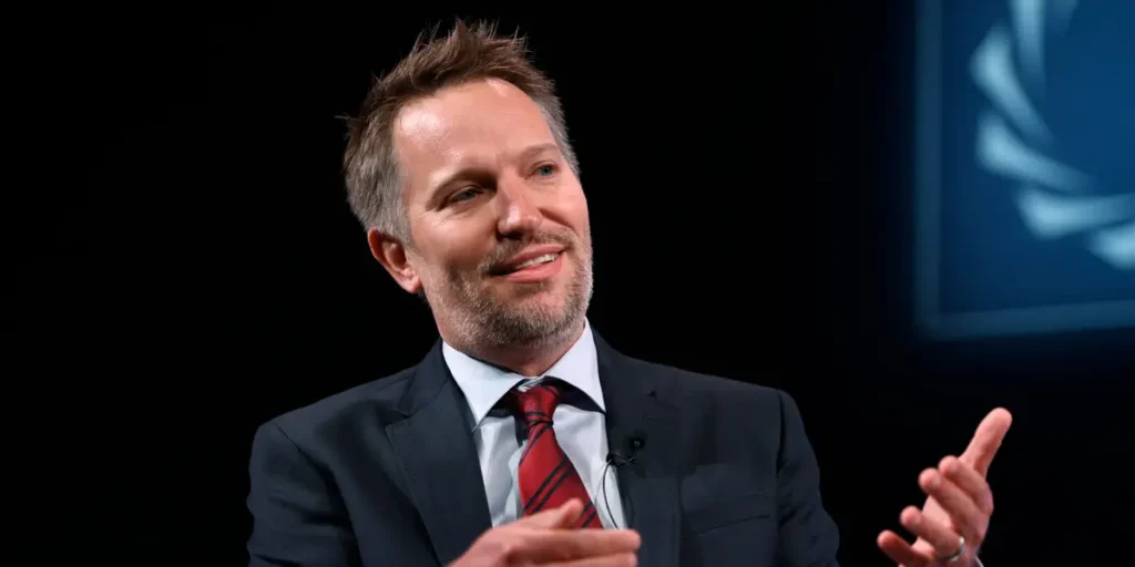 LinkedIn CEO Says AI Dignifies These Soft Skills | Invesloan.com