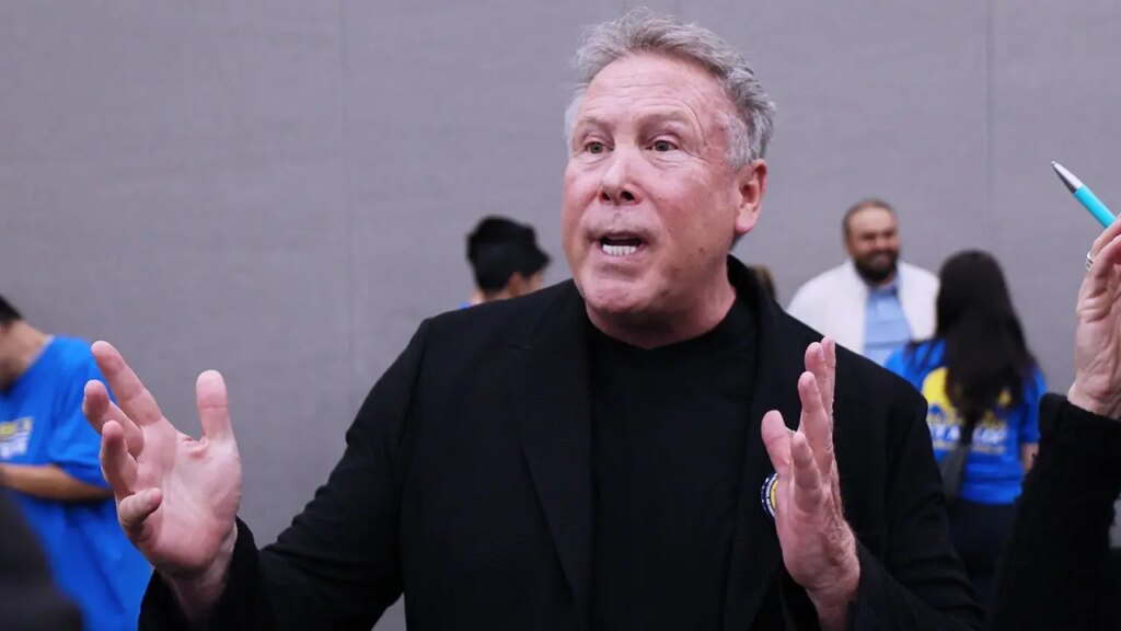 Diamond Resorts founder Cloobeck quits Democratic Party over Swalwell | Invesloan.com