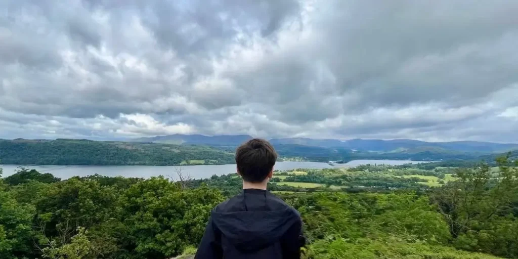 My Son Couldn’t Use His Phone on a School Trip to England | Invesloan.com