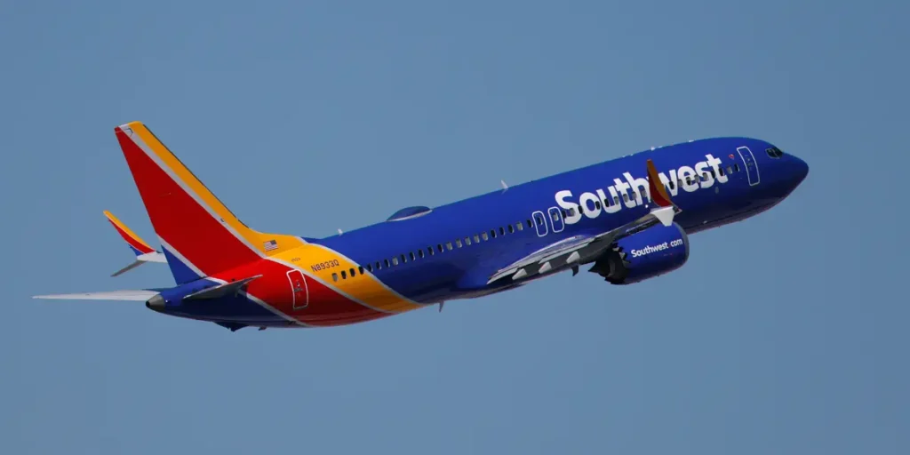 Southwest Airlines Suffers Cracked Windshield and Forced to Divert | Invesloan.com