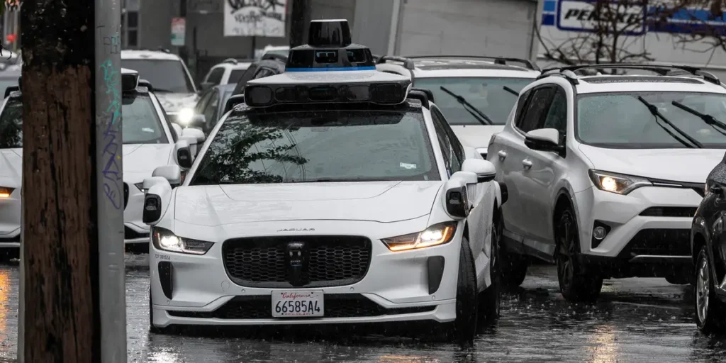 Waymo’s Bumpy Month: Rides Suspended Amid Roadway Challenges | Invesloan.com