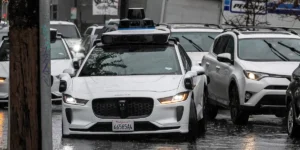 Waymo’s Bumpy Month: Rides Suspended Amid Roadway Challenges | Invesloan.com