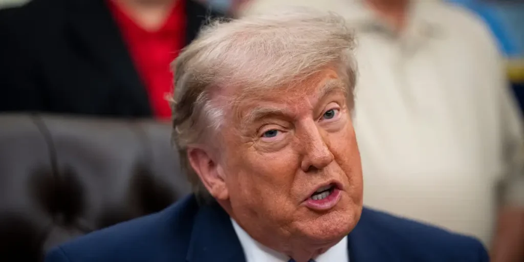 Trump Privately Signs Scaled-Back AI Executive Order | Invesloan.com