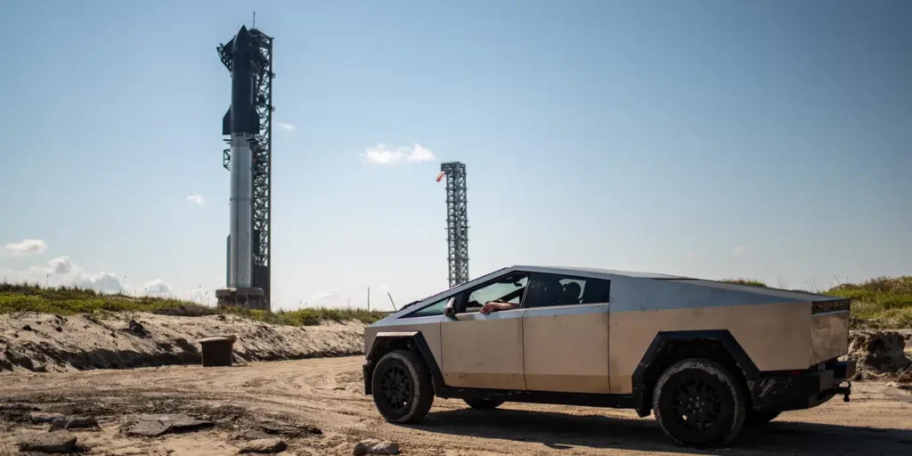 Why Elon Musk Might Want to Merge Tesla and SpaceX | Invesloan.com