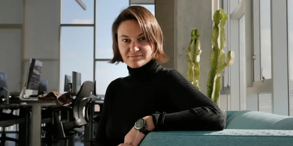 Replika Founder Warns of ‘Crazy Protests’ Over AI’s Jobs Impact | Invesloan.com